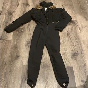 NILS RESORT SNOW SUIT WORN ONCE FITS SIZE S/M